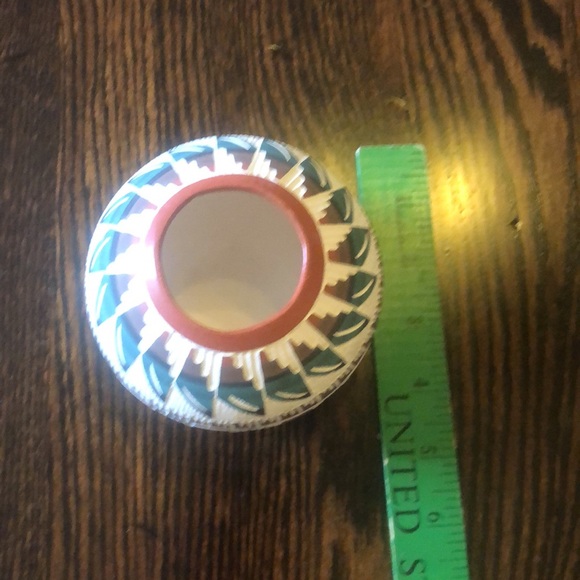 Pretty Native American Pottery Piece Signed - Picture 6 of 8